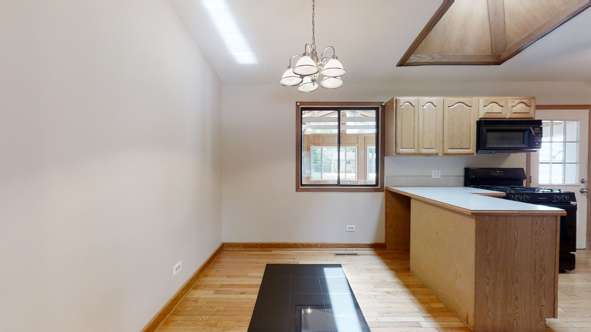 2112 Old Elm Road Lindenhurst, IL 60046 - Photo 13 of 33