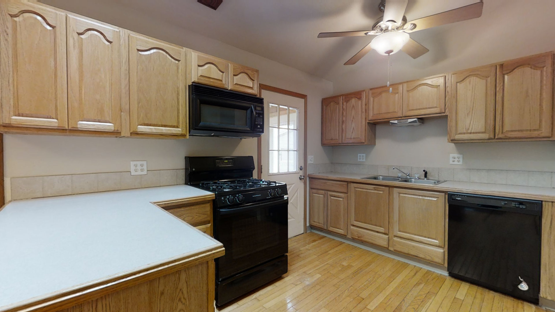 2112 Old Elm Road Lindenhurst, IL 60046 - Photo 7 of 33