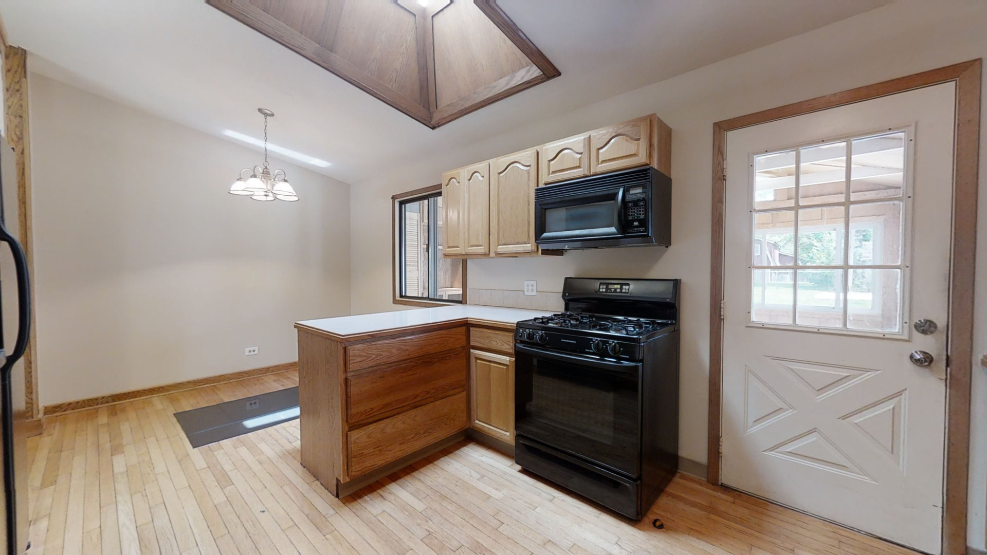 2112 Old Elm Road Lindenhurst, IL 60046 - Photo 9 of 33