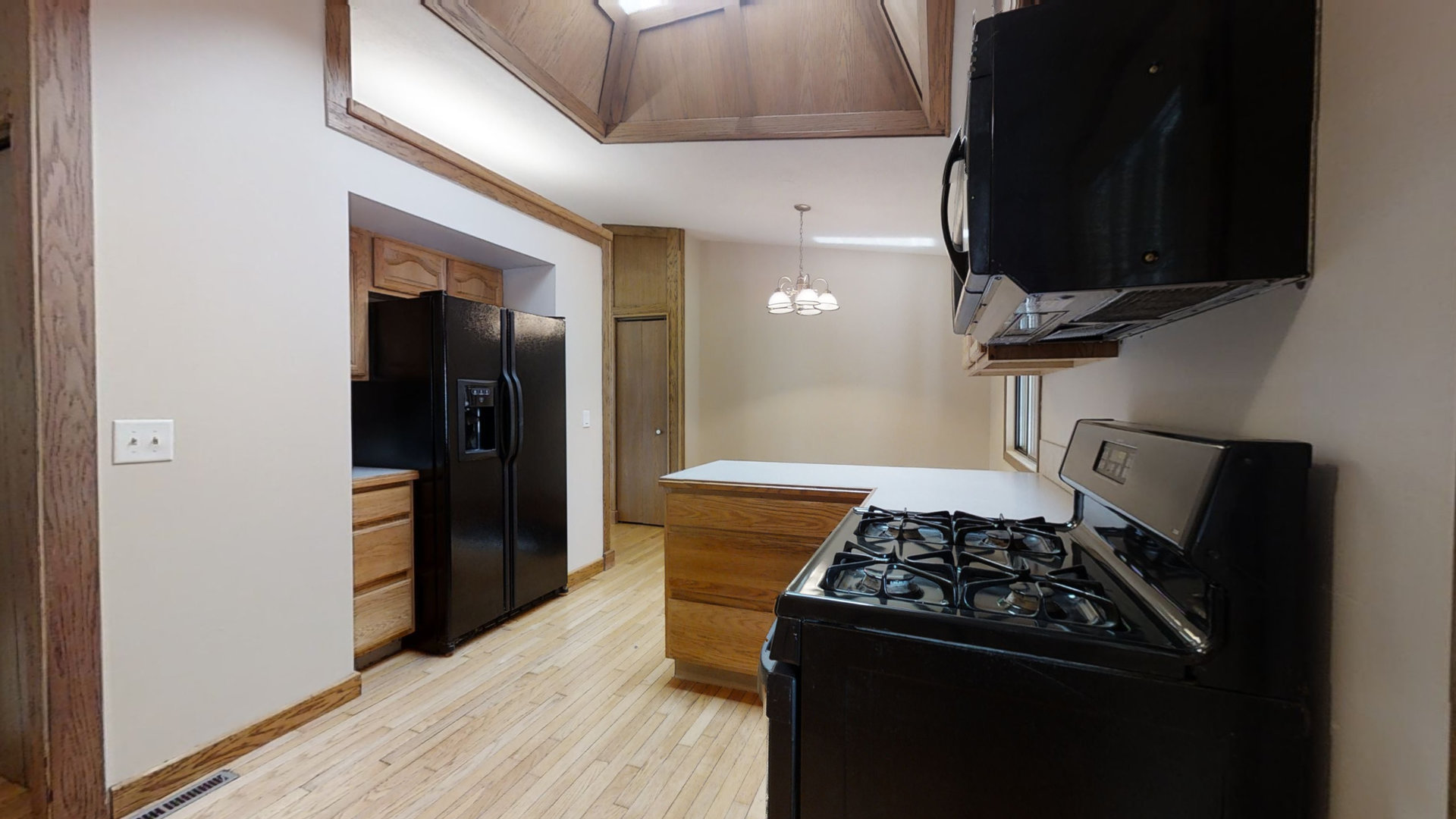 2112 Old Elm Road Lindenhurst, IL 60046 - Photo 10 of 33