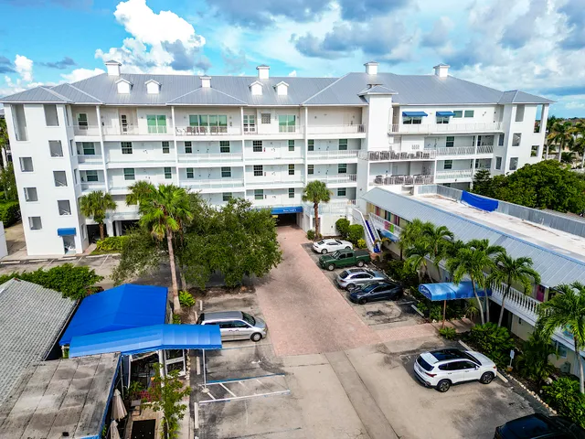 $550,000 | 160 Palm Street, Unit 210, Marco Island, FL 34145