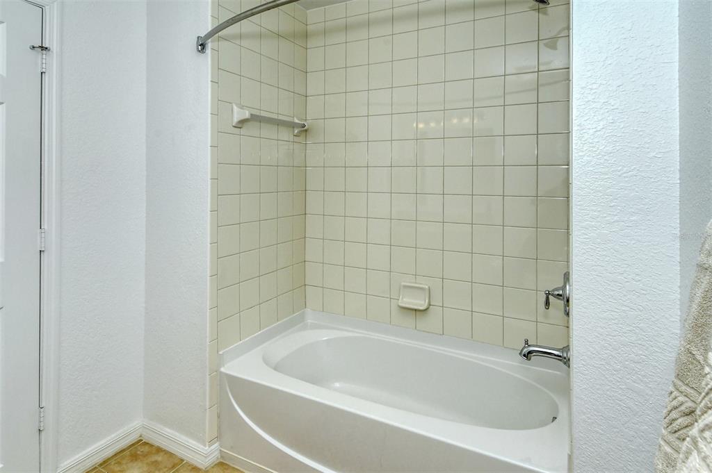 1064 North Tamiami Trail, Unit 1627 Sarasota, FL 34236 - Photo 28 of 97 a bathroom with a bathtub