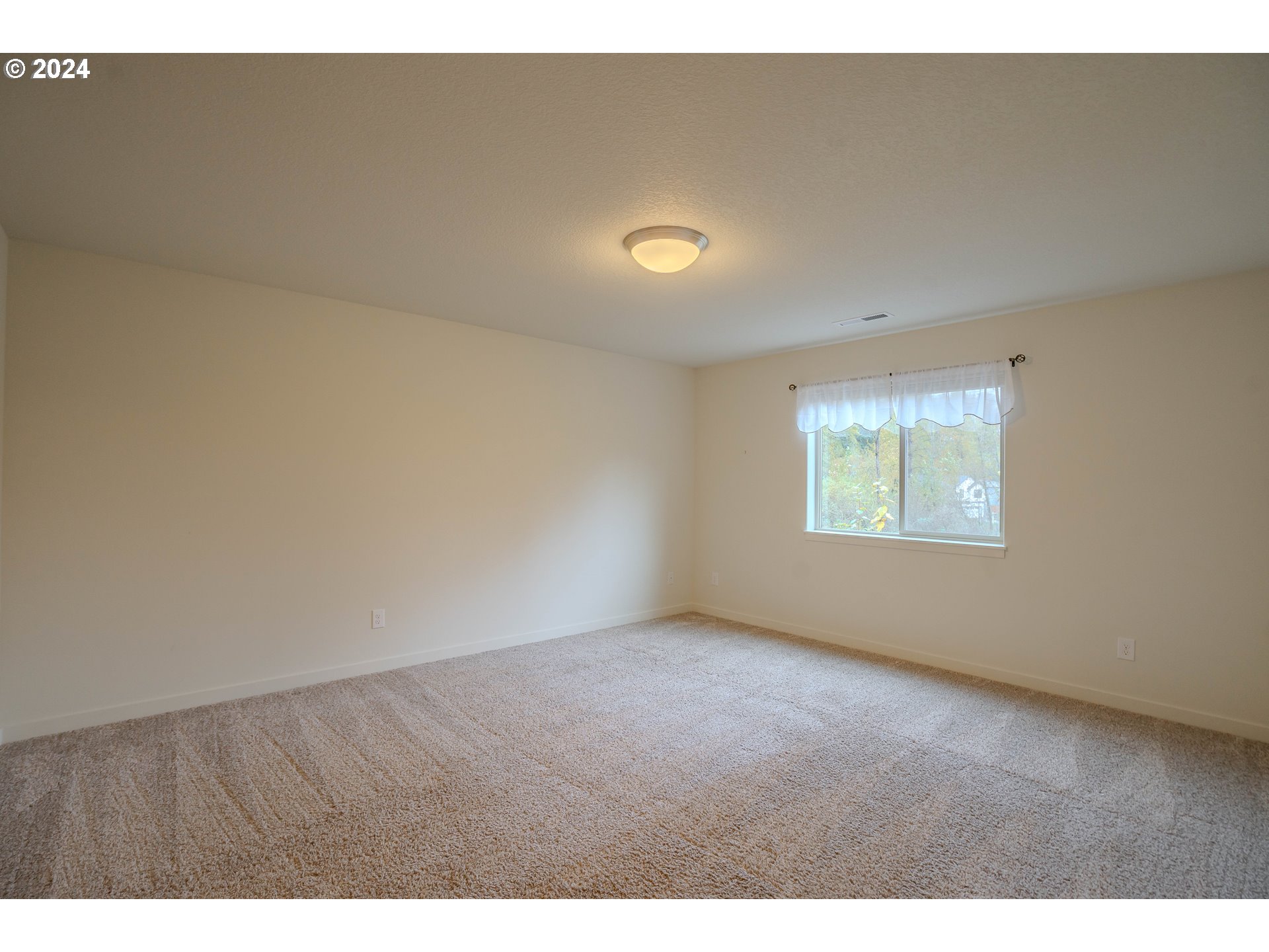 6912 North Montgomery Circle Ridgefield, WA 98642 - Photo 12 of 22 Bedroom, Primary