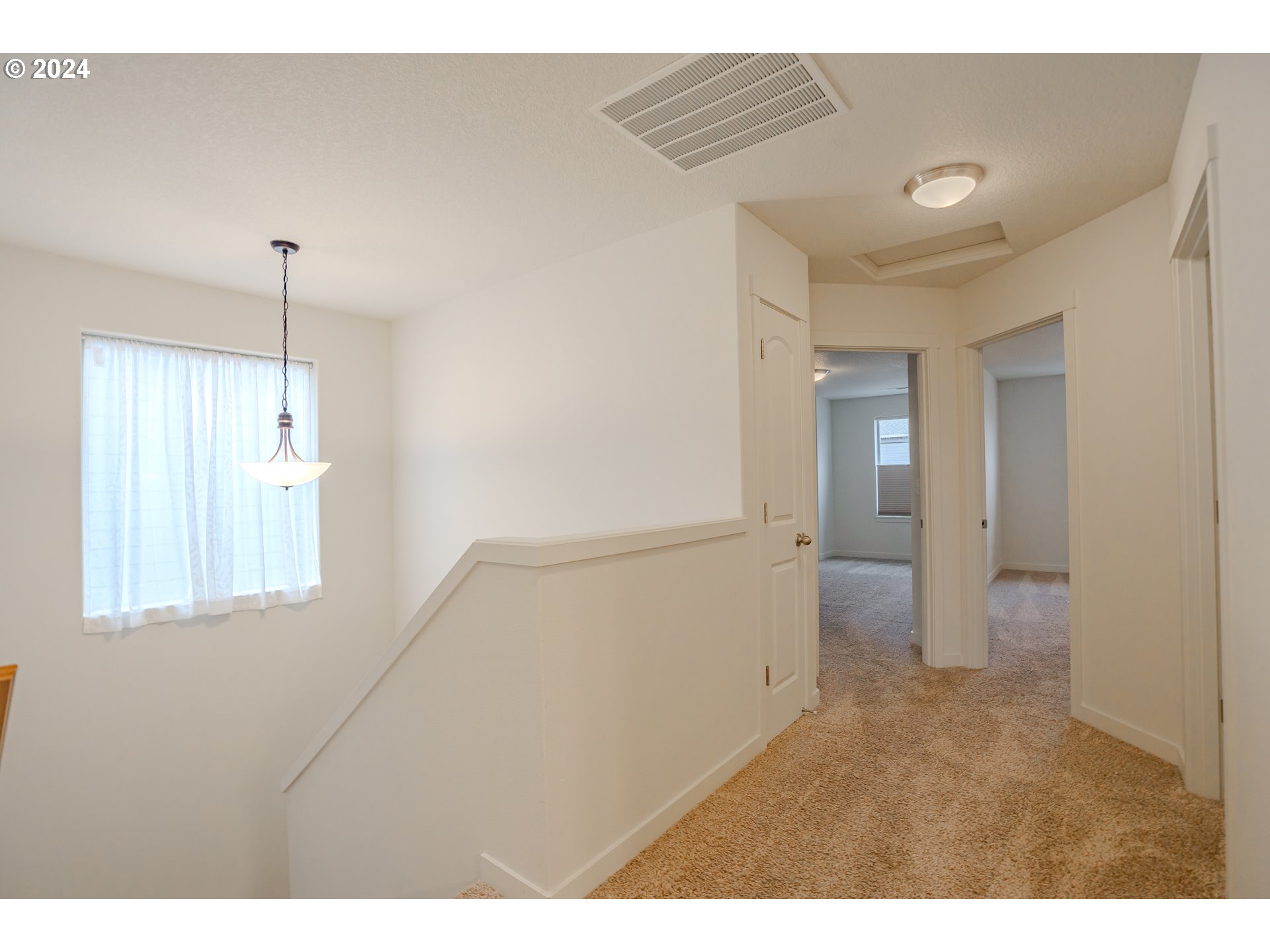 6912 North Montgomery Circle Ridgefield, WA 98642 - Photo 10 of 22 Staircase