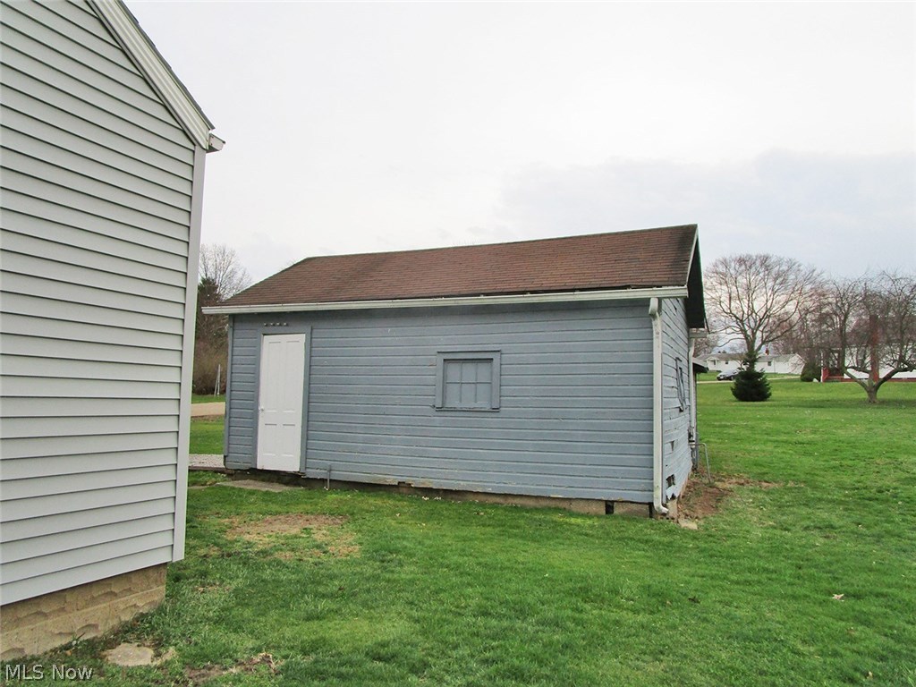 6818 Navarre Road Southwest Massillon, OH 44646 - Photo 3 of 15