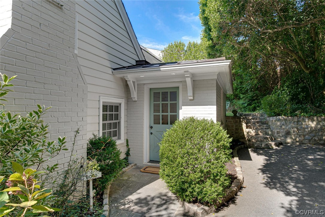 4 South Wilton Road Richmond, VA 23226 - Photo 39 of 49 front view of a house with a garden