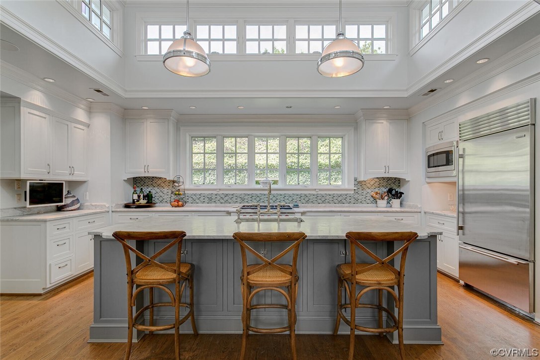 4 South Wilton Road Richmond, VA 23226 - Photo 8 of 49 a kitchen with a table chairs stove and refrigerator