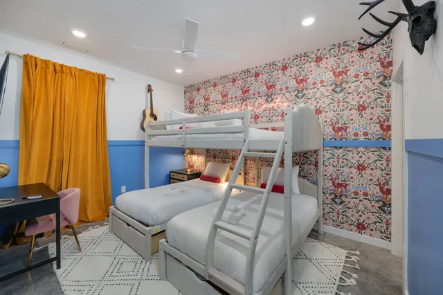 a close up view of a washer and dryer