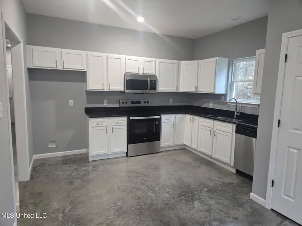 $210,000 | 460 Magnolia Circle, Sarah, MS 38665