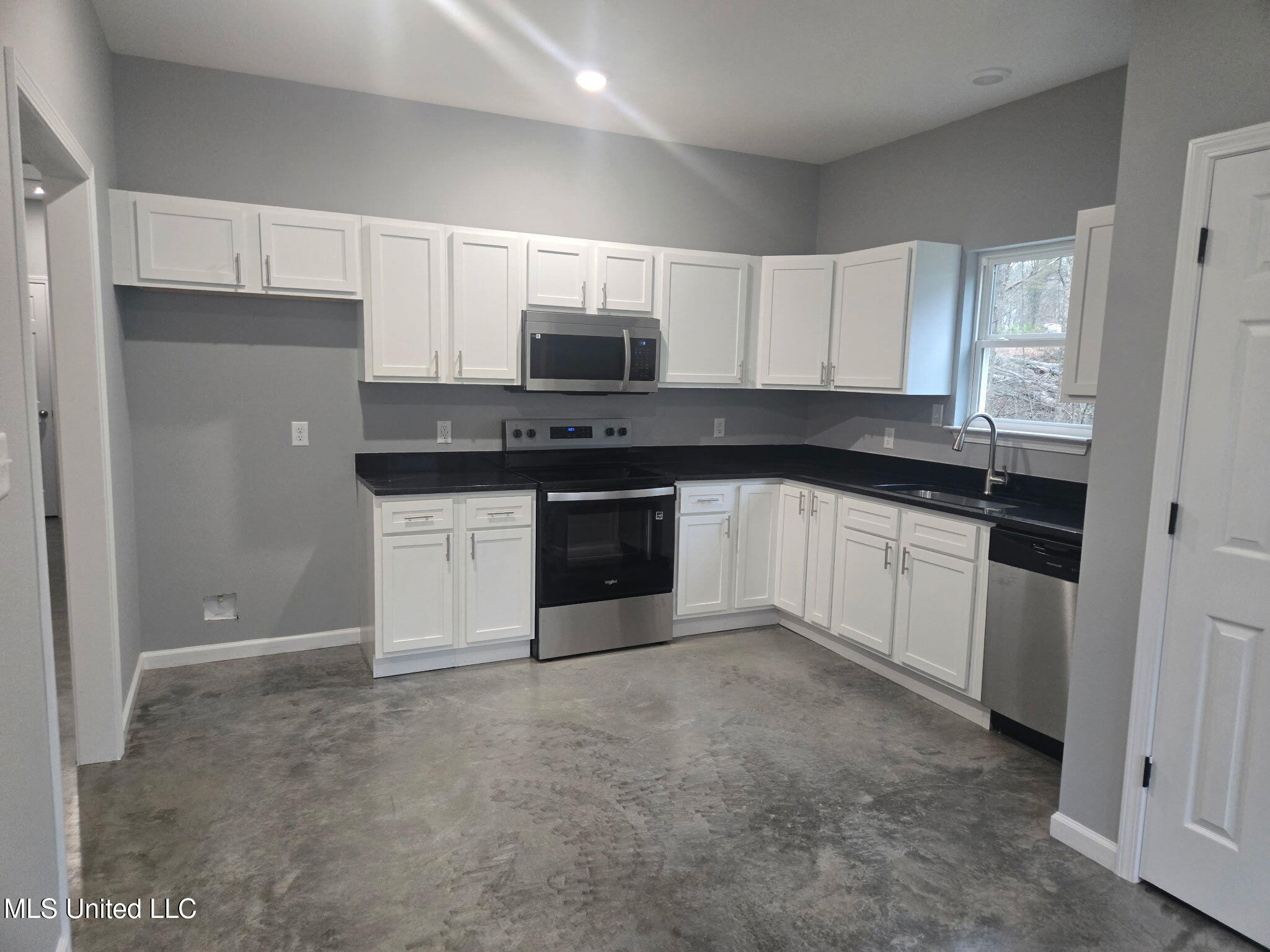 460 Magnolia Circle Sarah, MS 38665 - Photo 5 of 13 9031968477433437439