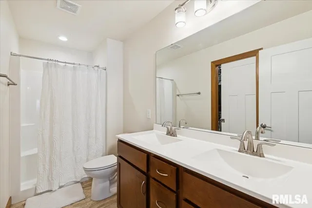 $389,900 | 116 Pinehurst Drive, Eldridge, IA 52748