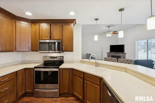 $389,900 | 116 Pinehurst Drive, Eldridge, IA 52748