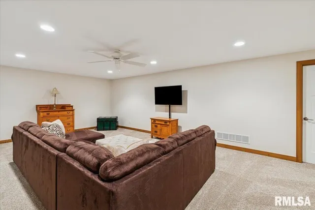 $389,900 | 116 Pinehurst Drive, Eldridge, IA 52748