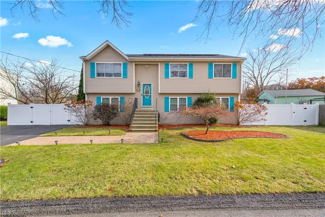 $519,900 | 12 Railroad Row, Warwick, RI 02886