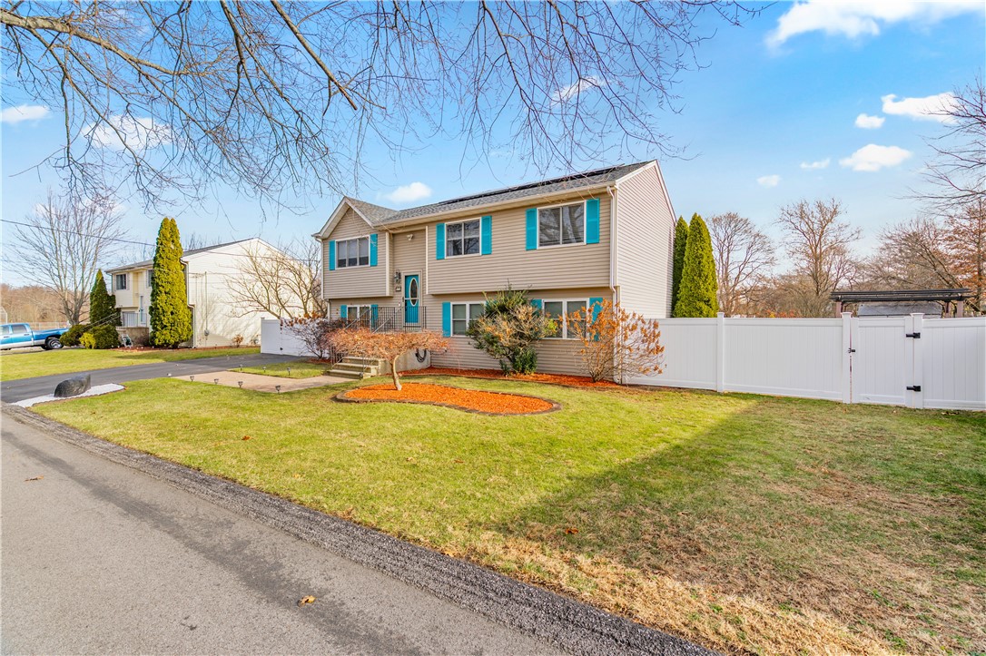 12 Railroad Row Warwick, RI 02886 - Photo 2 of 29