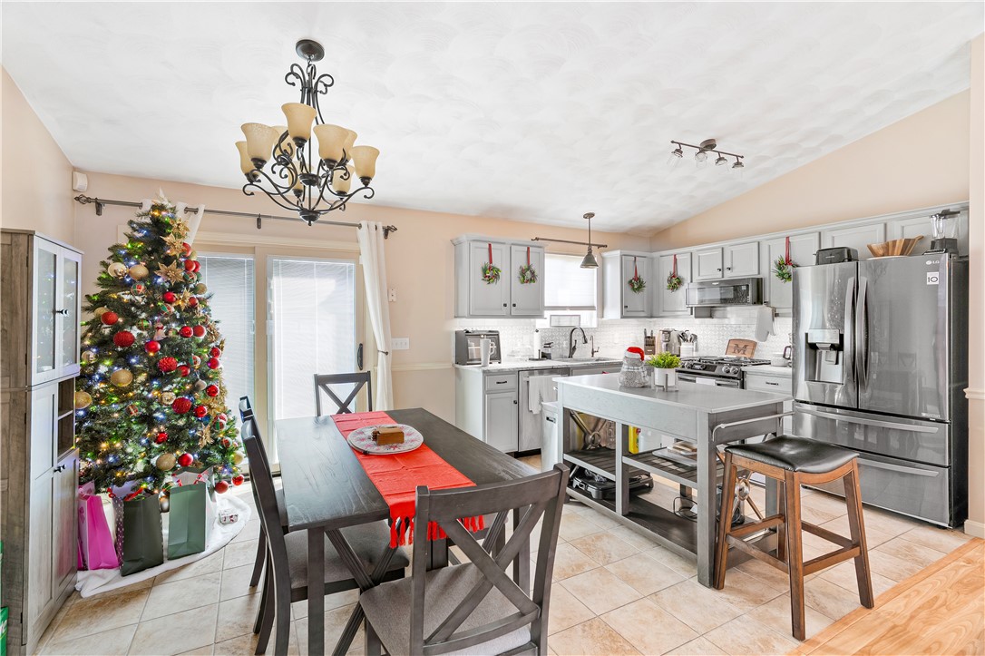 12 Railroad Row Warwick, RI 02886 - Photo 5 of 29