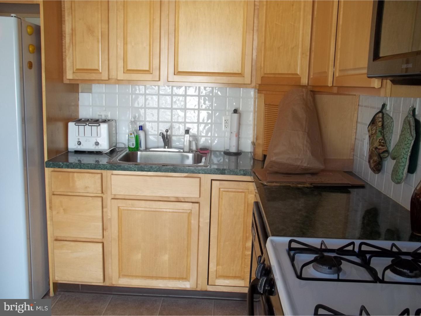 9723 Glenhope Road Philadelphia, PA 19115 - Photo 3 of 24