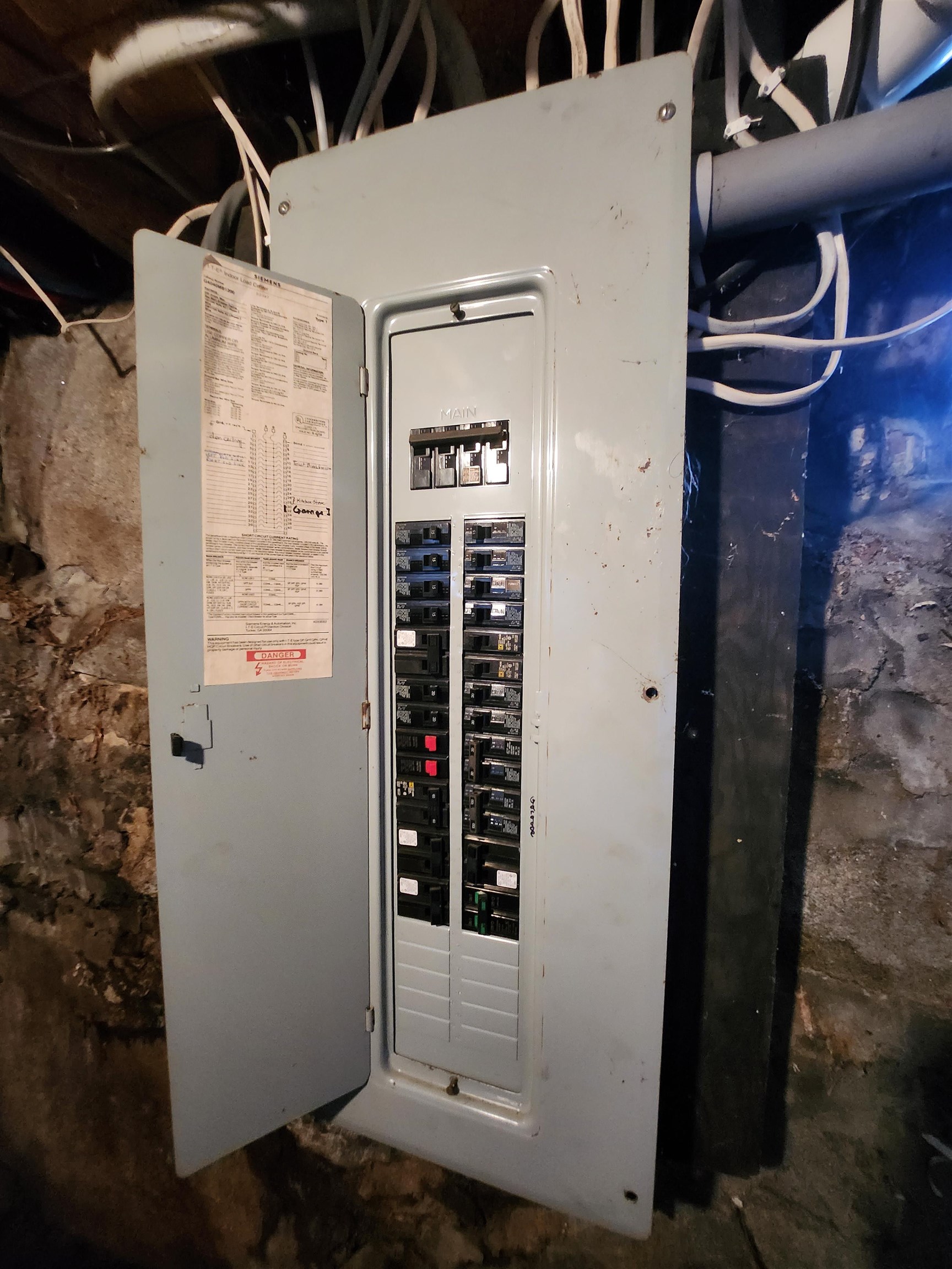 527 Hanover Street Manchester, NH 03104 - Photo 28 of 37