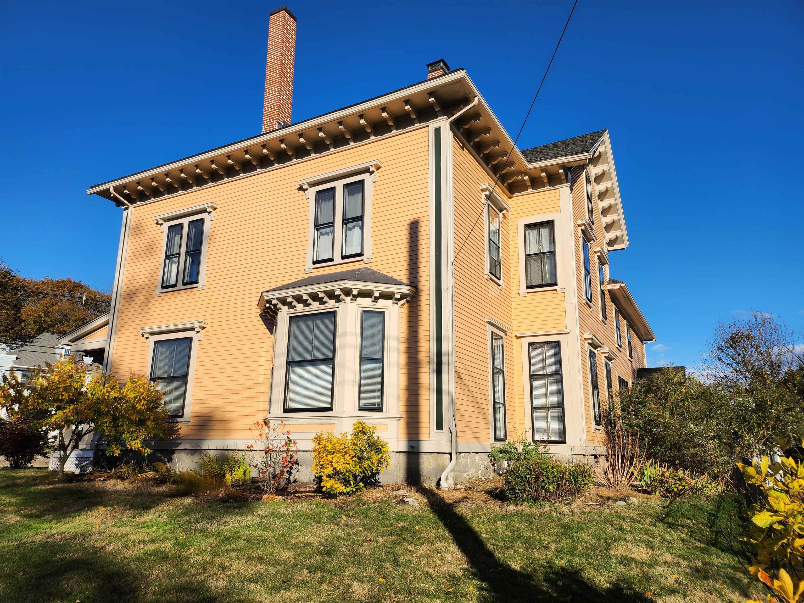 527 Hanover Street Manchester, NH 03104 - Photo 4 of 37