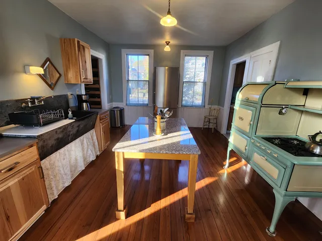 $549,000 | 527 Hanover Street, Manchester, NH 03104