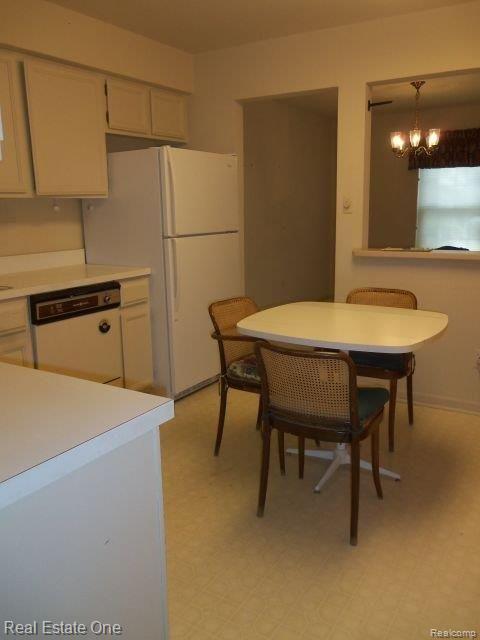 29656 Middlebelt Road, Unit 1401 Farmington, MI 48334 - Photo 2 of 11 Large Kitchen