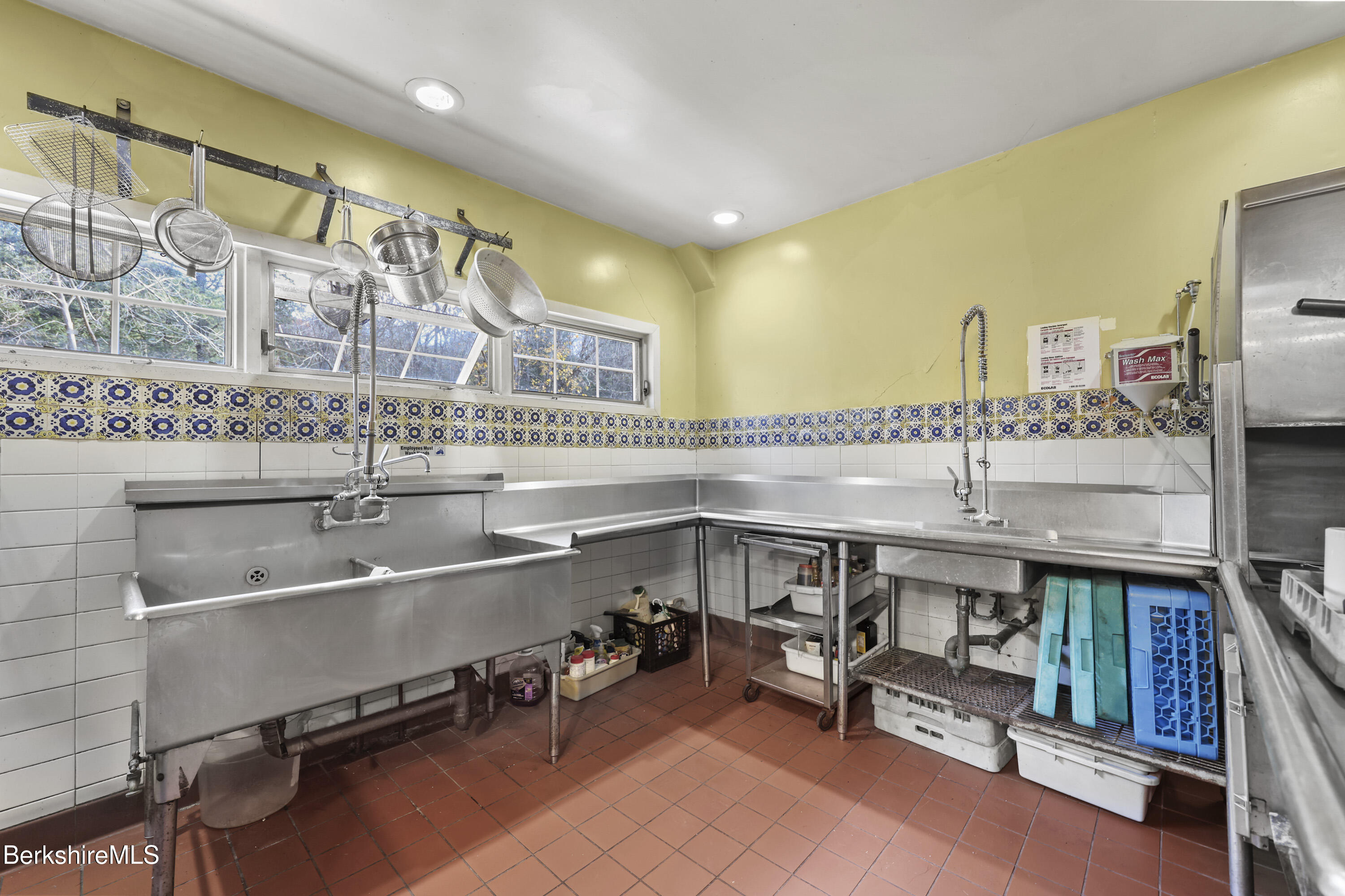 342-344 New Ashford Road New Ashford, MA 01237 - Photo 24 of 52 Kitchen