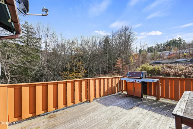 a picture of city view