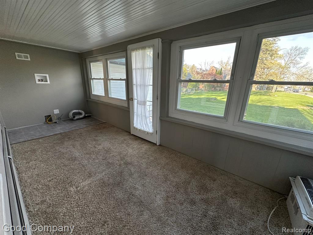 720 West Commerce Road Commerce Township, MI 48382 - Photo 16 of 19