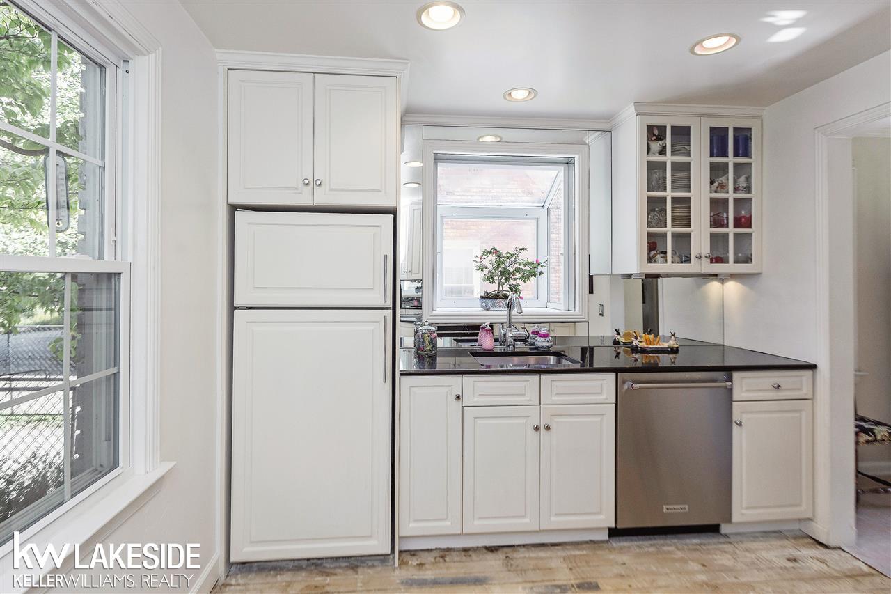 170 Moross Road Grosse Pointe, MI 48236 - Photo 5 of 30 31394030-4.JPG