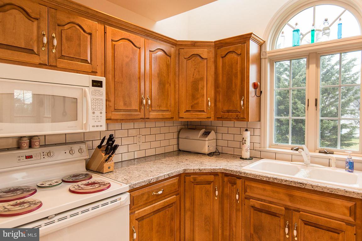 335 Portland Place Lititz, PA 17543 - Photo 11 of 62
