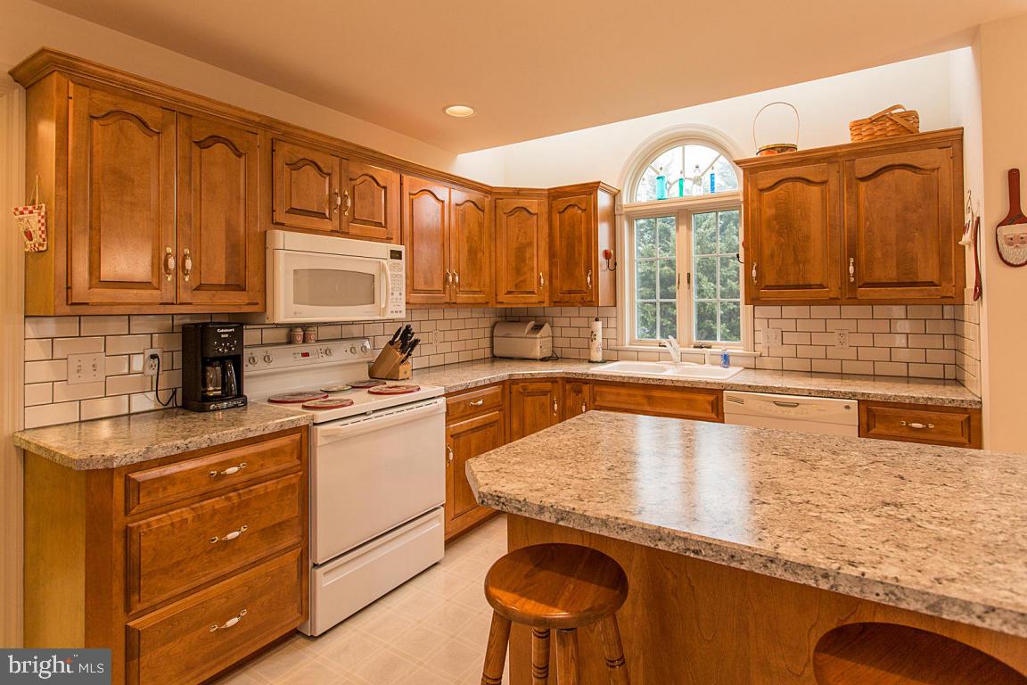 335 Portland Place Lititz, PA 17543 - Photo 7 of 62