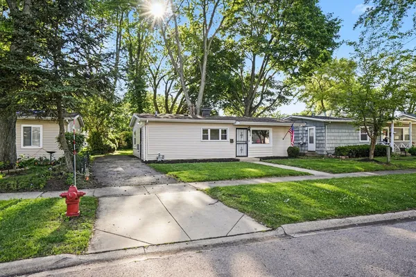 $249,900 | 828 Taylor Avenue, Aurora, IL 60506