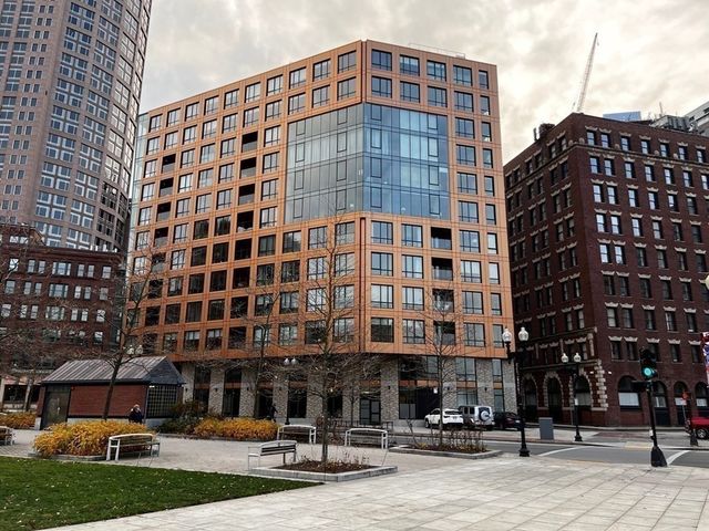 $2,075,000 | 110 Broad Street, Unit 301, Boston, MA 02110