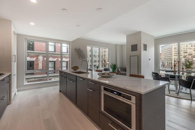 $2,075,000 | 110 Broad Street, Unit 301, Boston, MA 02110