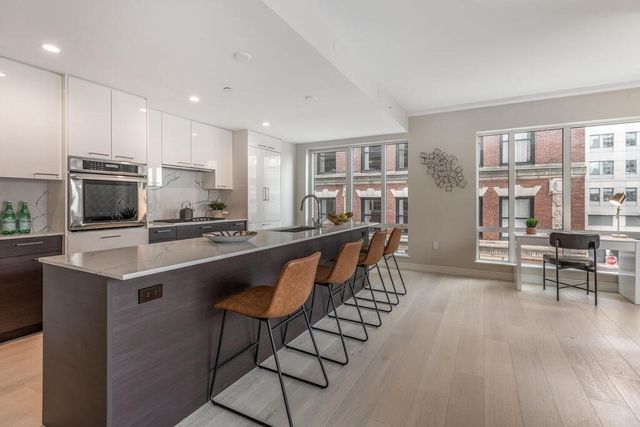 $2,075,000 | 110 Broad Street, Unit 301, Boston, MA 02110