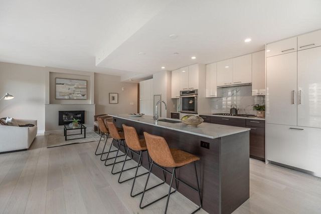 $2,075,000 | 110 Broad Street, Unit 301, Boston, MA 02110