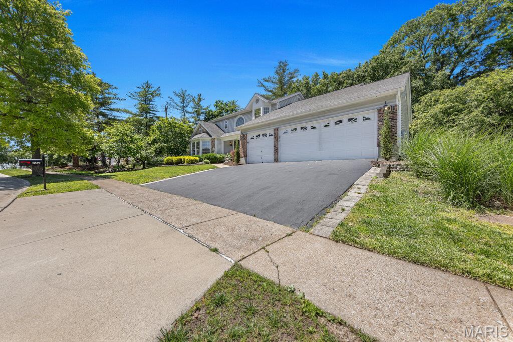 697 Carman Meadows Drive Ballwin, MO 63021 - Photo 4 of 57