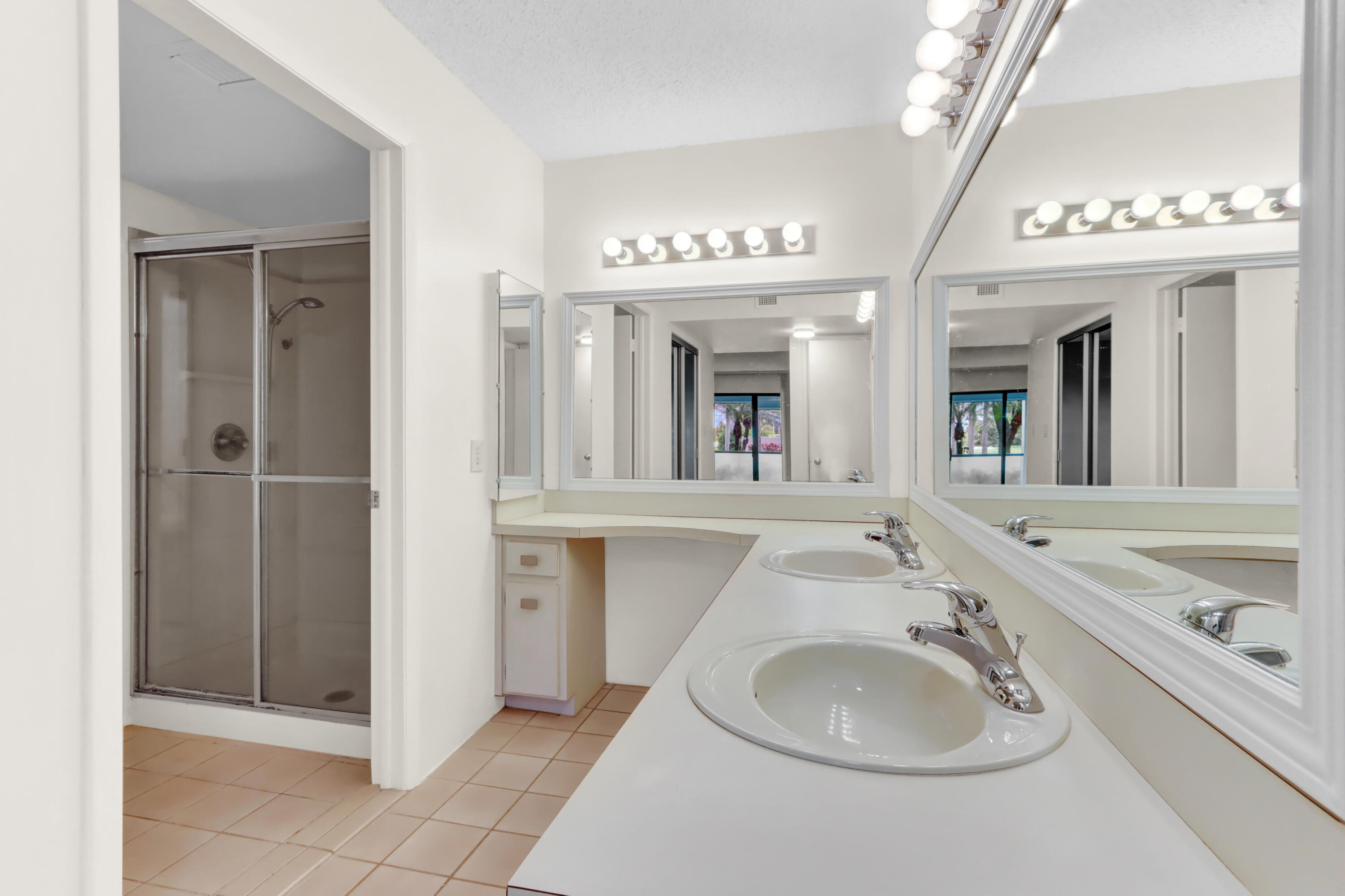 5800 Camino Del Sol, Unit 103 Boca Raton, FL 33433 - Photo 11 of 28 PRIMARY ENSUITE