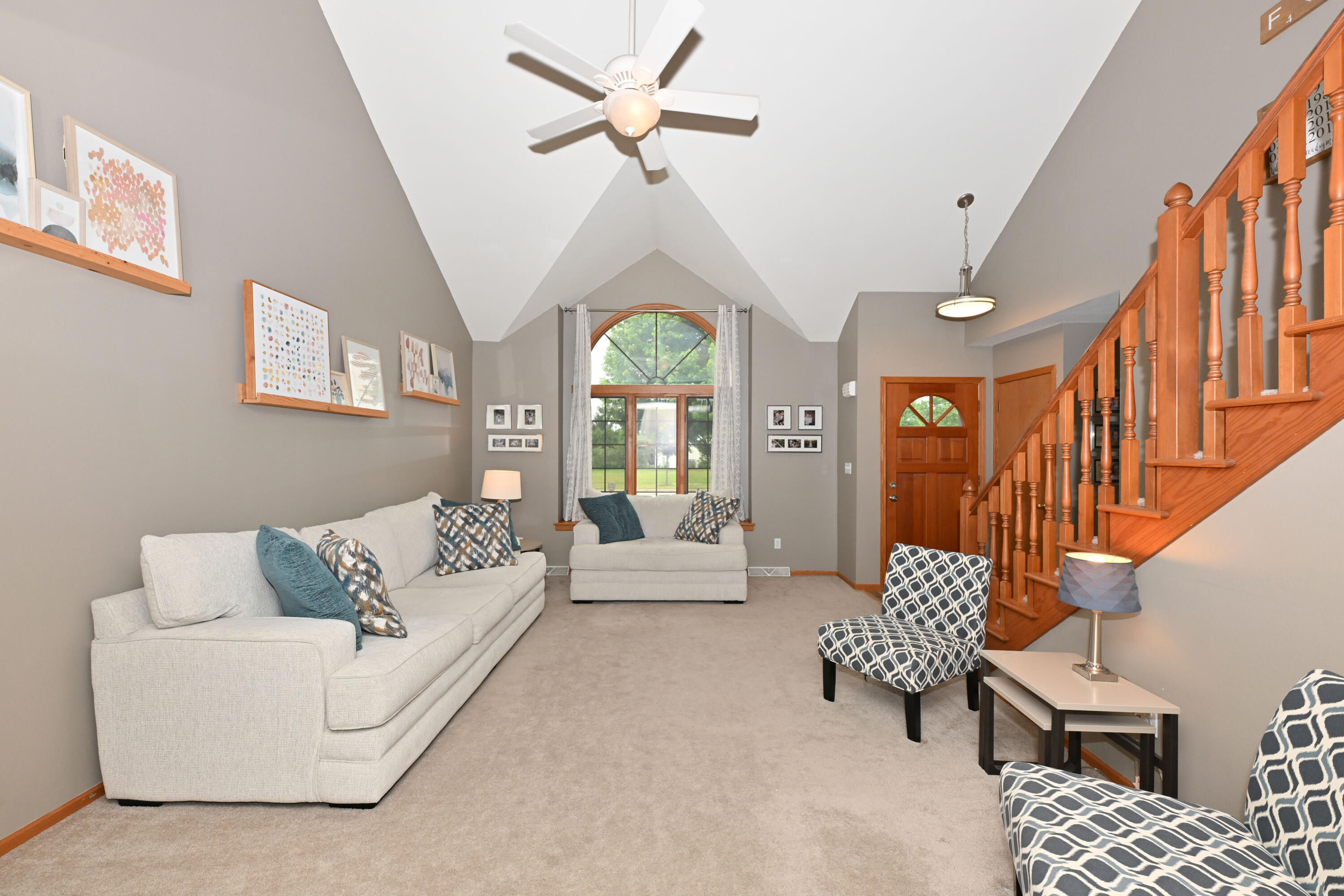 118 McKenzie Road Mukwonago, WI 53149 - Photo 6 of 36 Living room