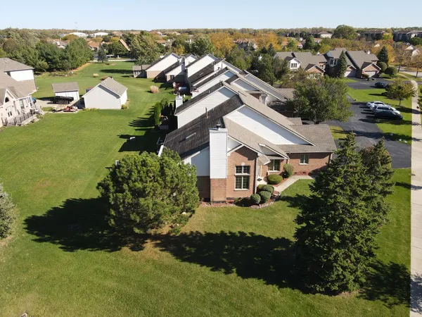 $349,900 | 6706 Pondview Drive, Tinley Park, IL 60477