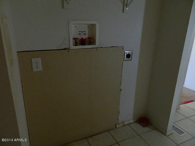 1680 Big Chino Road Paulden, AZ 86334 - Photo 29 of 39 023-323929-Laundry Room View II