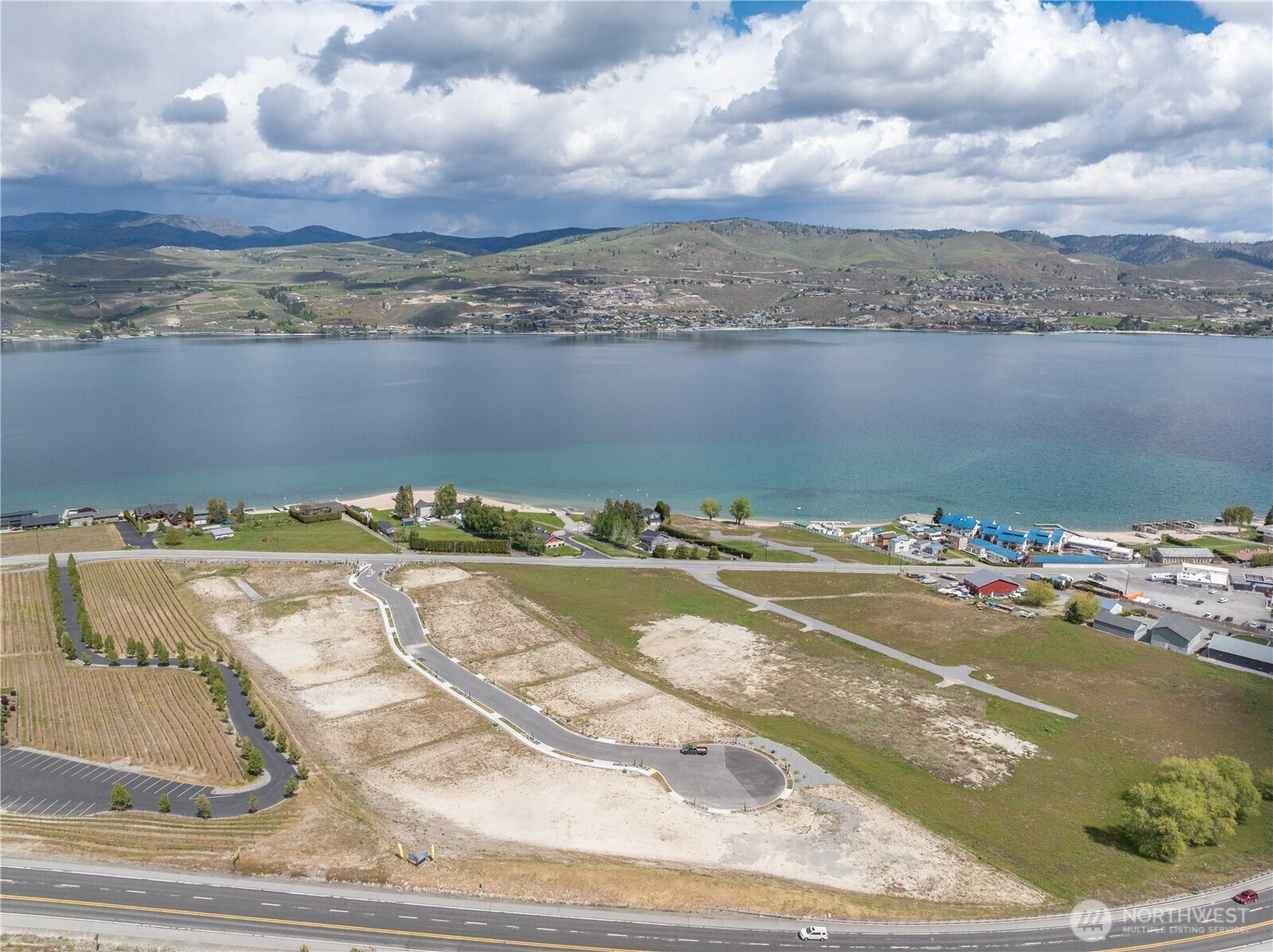 97 Loretta Lane Chelan, WA 98816 - Photo 19 of 30 a view of a city