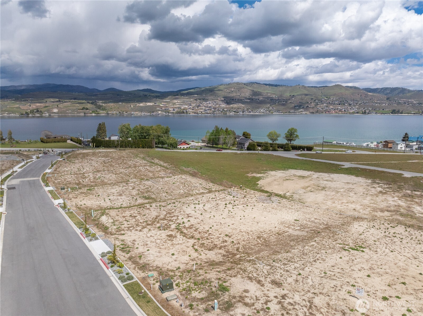 97 Loretta Lane Chelan, WA 98816 - Photo 28 of 30 a view of an ocean & beach
