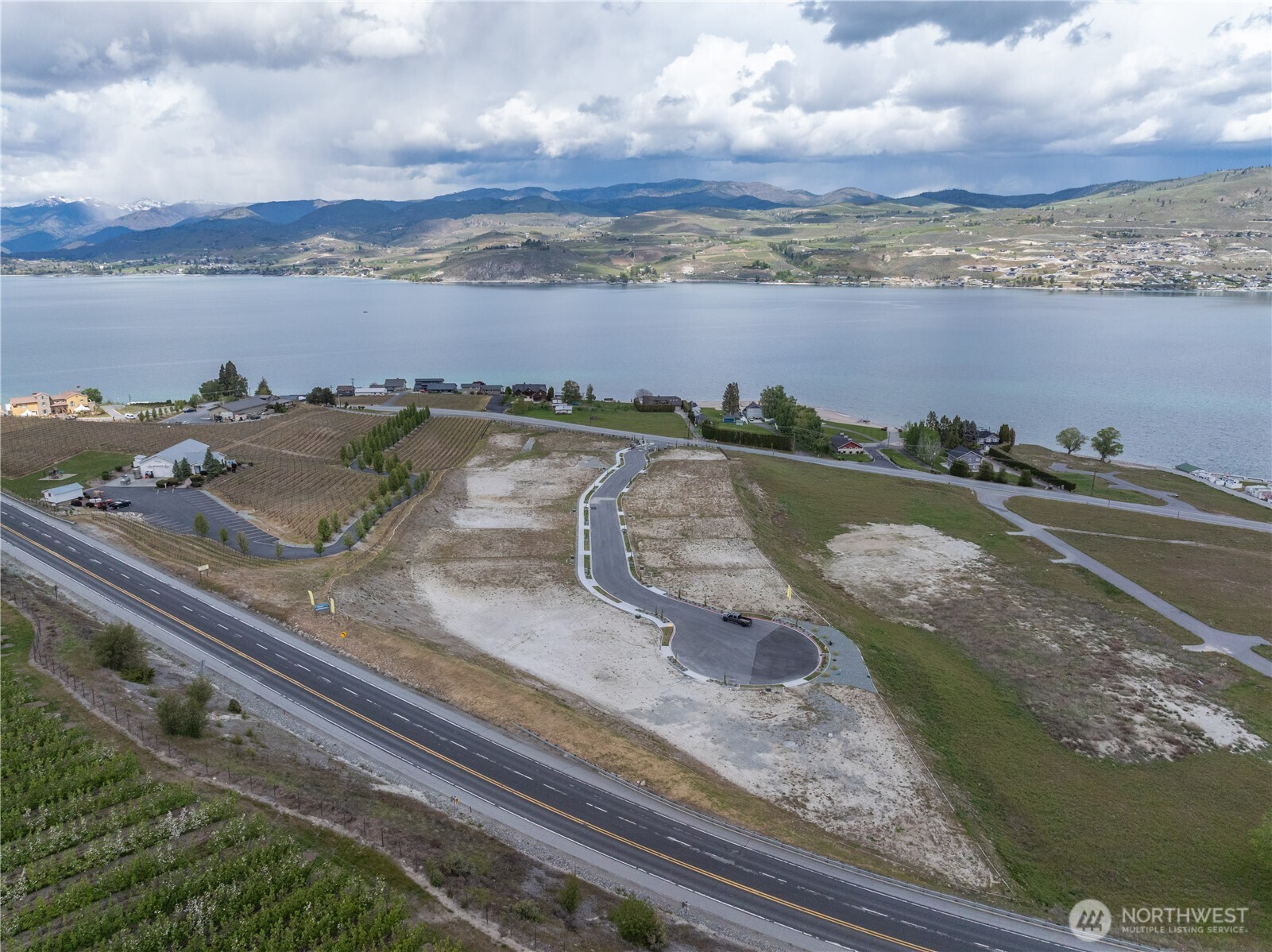 97 Loretta Lane Chelan, WA 98816 - Photo 4 of 30 a view of a city