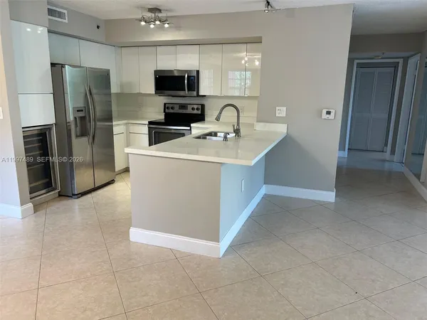 $3,500 | 19701 East Country Club Drive, Unit 5208, Aventura, FL 33180