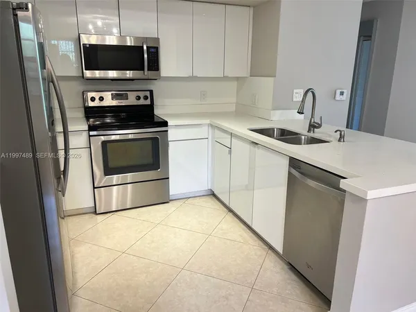 $3,500 | 19701 East Country Club Drive, Unit 5208, Aventura, FL 33180