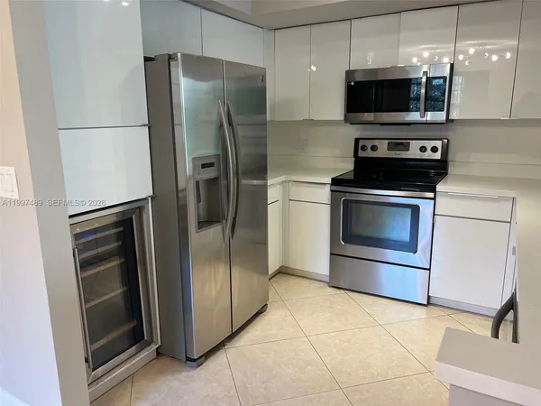 $3,500 | 19701 East Country Club Drive, Unit 5208, Aventura, FL 33180