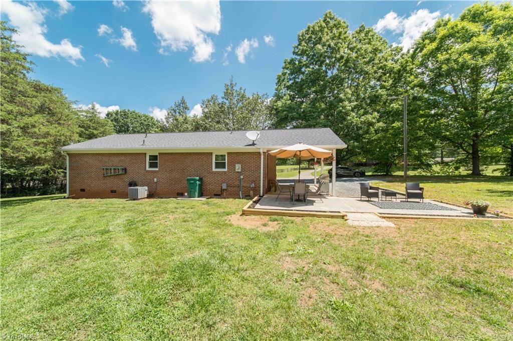 2186 Vienna Dozier Road Pfafftown, NC 27040 - Photo 4 of 24