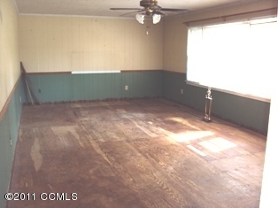 158 Pigott Road Gloucester, NC 28528 - Photo 3 of 11 Living Room