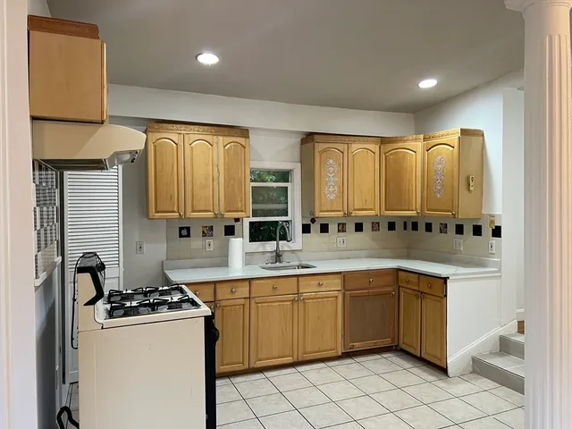 $3,300 | 21 Hamlet Place, Unit 2, Malden, MA 02148